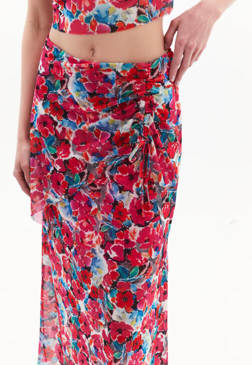 Büzgülü Etek ve Crop Tişört Kombini