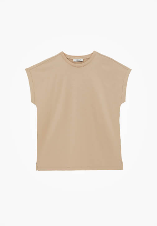 Modal Tişört ve Denim Pantolon Kombini