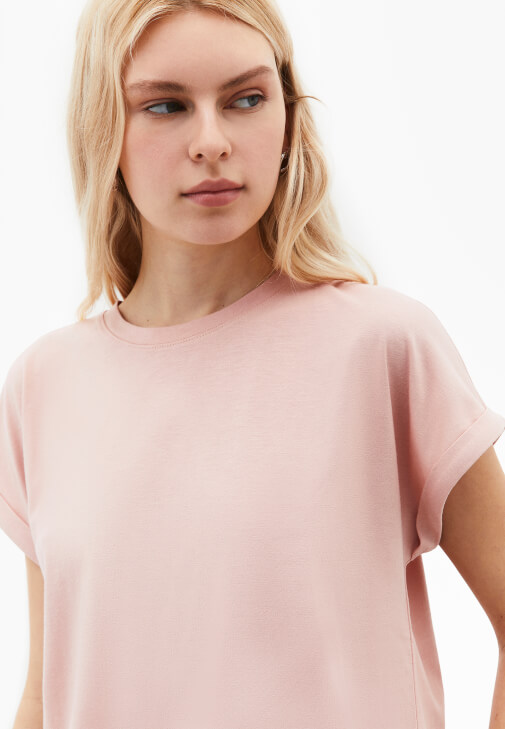 Modal Tişört ve Düşük Bel Pantolon Kombini