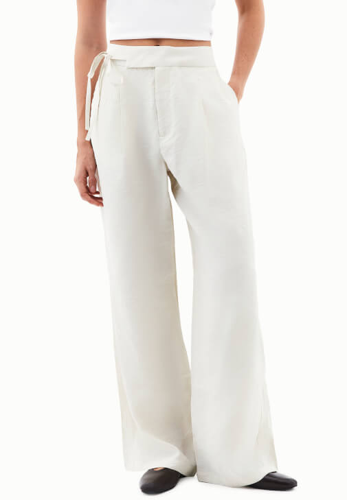 Modal Pantolon ve Tişört Kombini