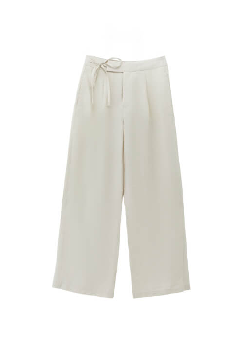 Modal Pantolon ve Tişört Kombini