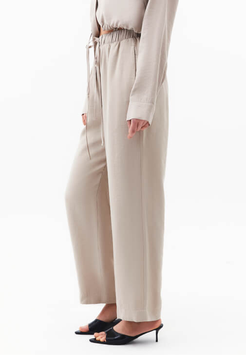 Straight-Fit Pantolon ve Gömlek Kombini