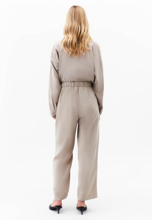 Straight-Fit Pantolon ve Gömlek Kombini