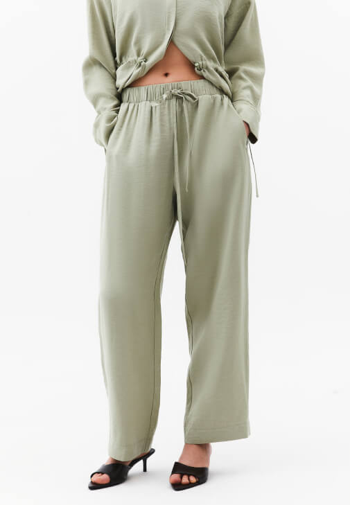 Modal Boru Paça Pantolon ve Gömlek Kombini