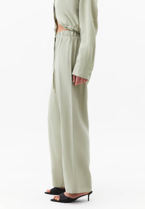 Modal Boru Paça Pantolon ve Gömlek Kombini