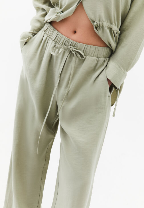 Modal Boru Paça Pantolon ve Gömlek Kombini