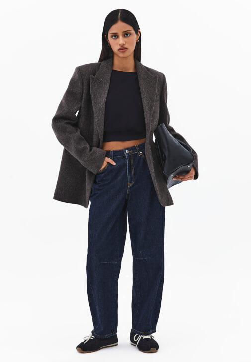  Modal Kazak ve Barrel-Fit Denim Kombini