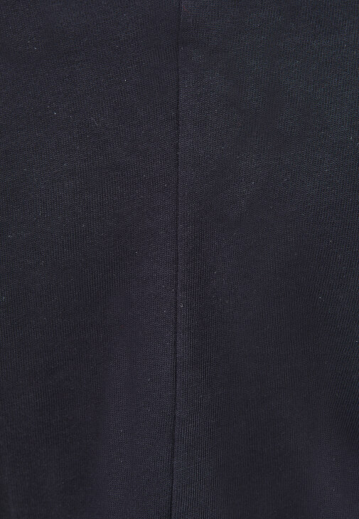 Modal Kazak ve Barrel-Fit Denim Kombini