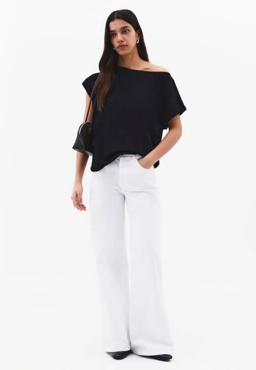 Bot Yaka Tişört ve Pantolon Kombini