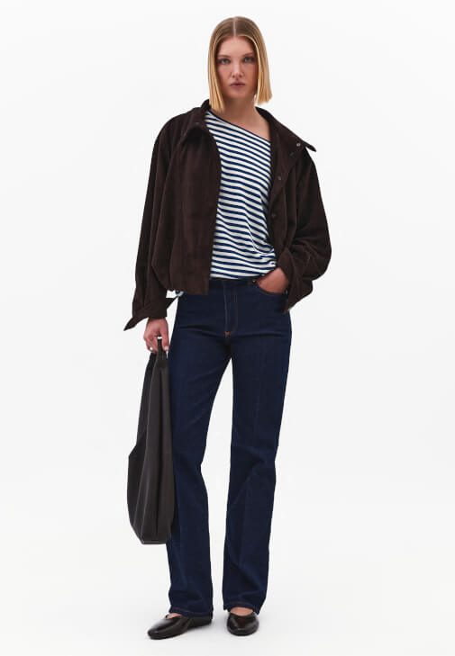  Modal Tişört ve Denim Pantolon Kombini