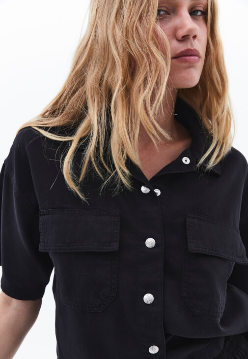 Oversize Cepli Gömlek ve Mini Şort Kombini