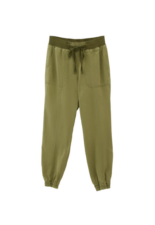 Orta Bel Jogger Pantolon ve Oversize Tişört Kombini