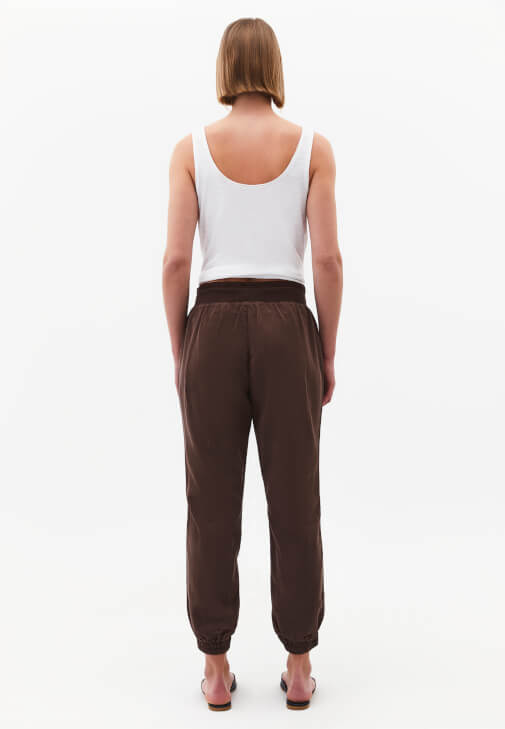 Jogger Pantolon ve Atlet Kombini