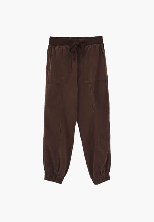 Jogger Pantolon ve Atlet Kombini