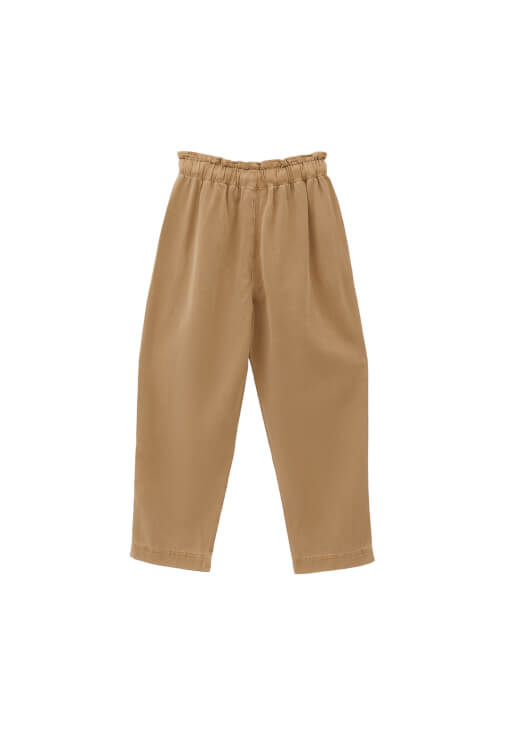 Baggy-Fit Pantolon ve V Yaka Tişört Kombini