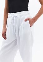 Bayan Beyaz Ultra Yüksek Bel Baggy-Fit Pantolon ( TENCEL™ )
