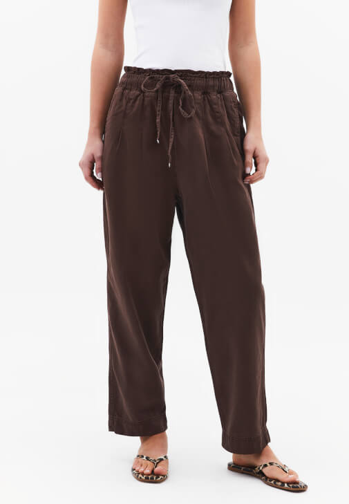 Baggy-Fit Pantolon ve Atlet Kombini