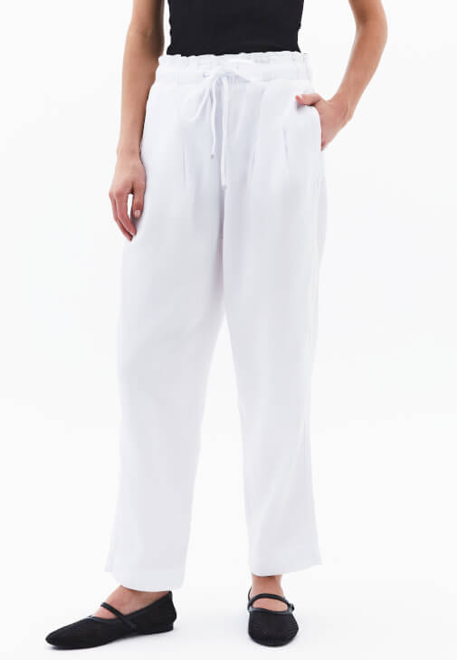 Tencel Pantolon ve Kare Yaka Atlet Kombini