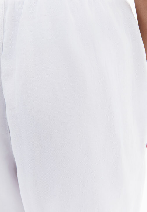 Tencel Pantolon ve Kare Yaka Atlet Kombini