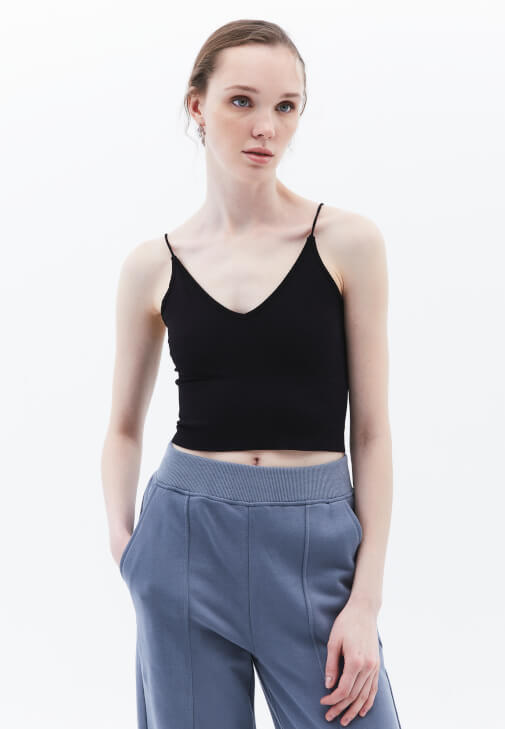 Crop Atlet ve Straight-Fit Pantolon Kombini