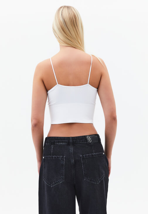 Crop Atlet ve Barrel-Fit Denim Kombini