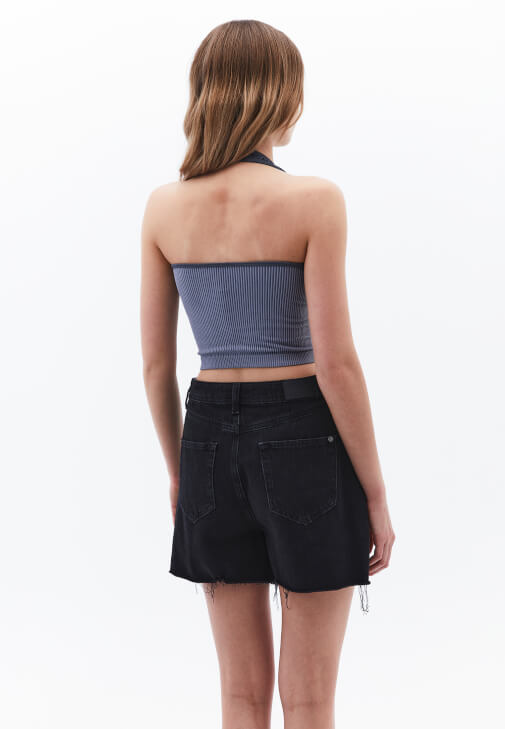 Dikişsiz Atlet ve Denim Şort Kombini