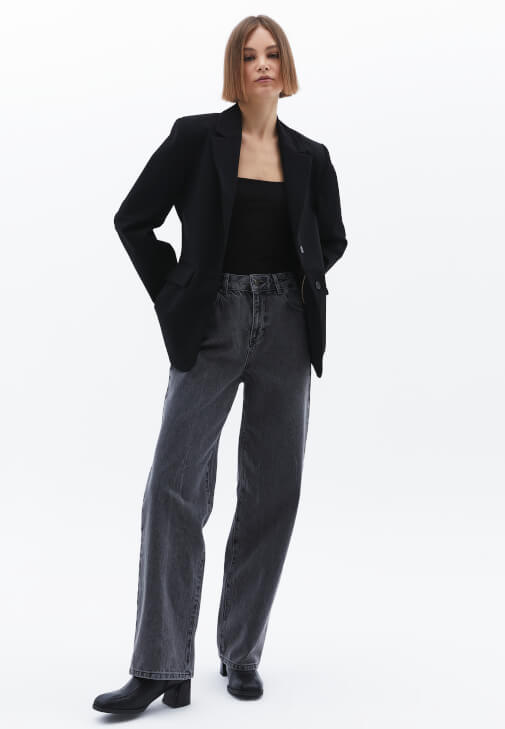 Kare Yaka Atlet ve Denim Kombini