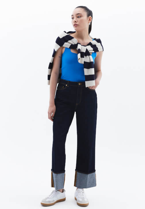 Kare Yaka Atlet ve Boyfriend Pantolon Kombini