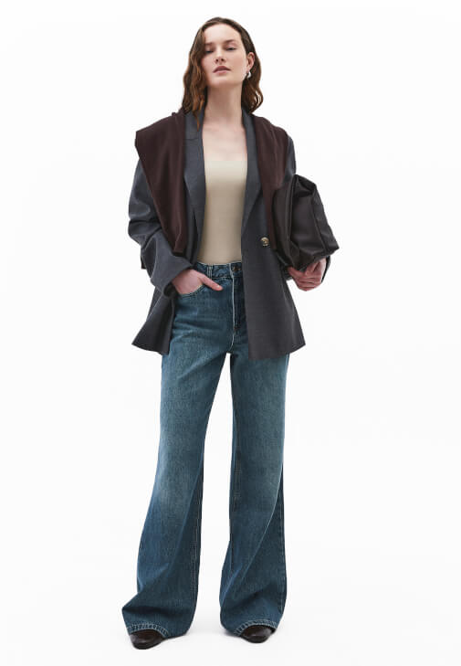 Pamuklu Atlet ve Denim Pantolon Kombini