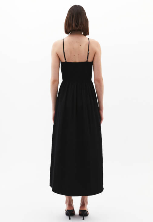 Halter Yaka Elbise ve Topuklu Ayakkabı Kombini