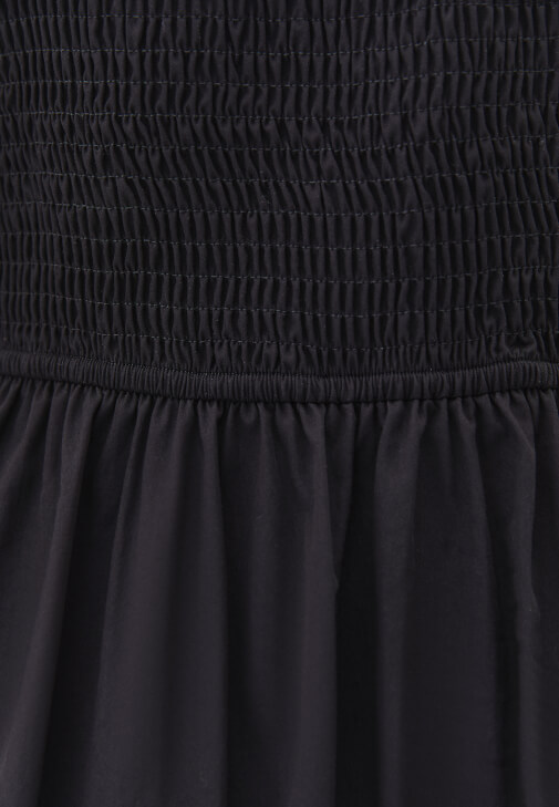 Halter Yaka Elbise ve Topuklu Ayakkabı Kombini