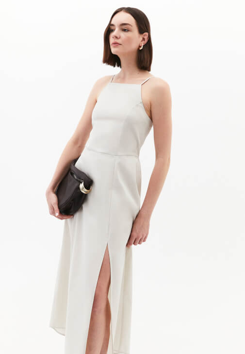 Yırtmaçlı Elbise ve Topuklu Ayakkabı Kombini