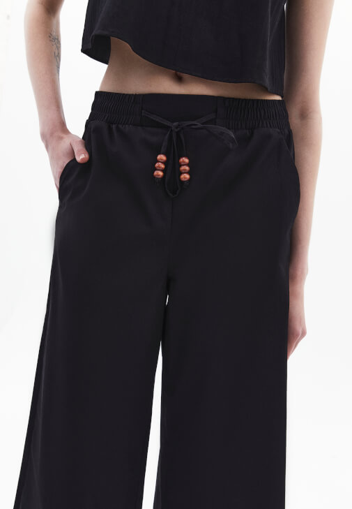 Culotte Pantolon ve Sıfır Yaka Crop Atlet Kombini
