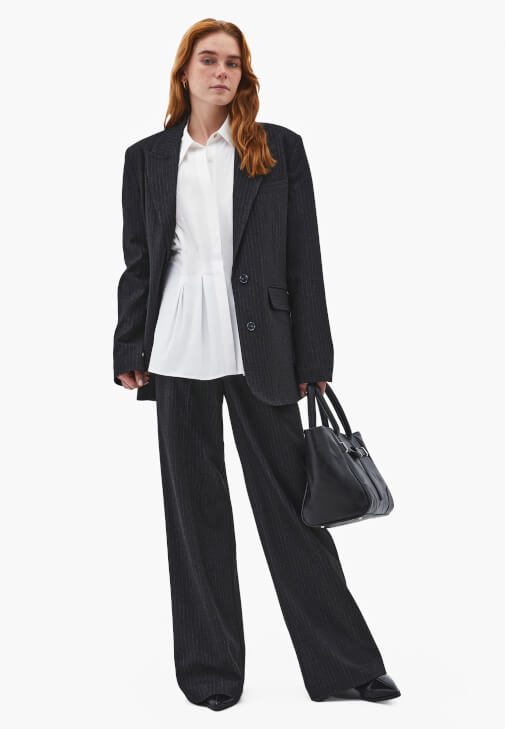 Pile Detaylı Gömlek ve Pantolon Kombini