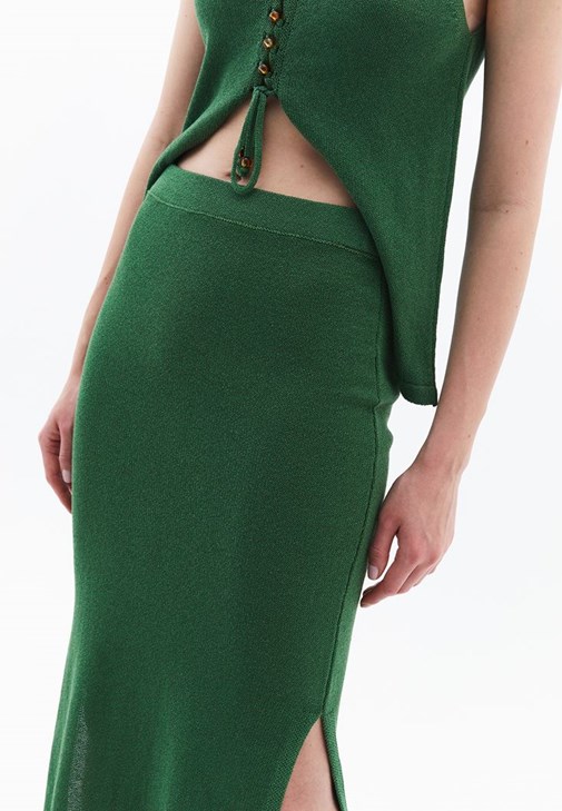 Orta Bel Etek ve Yelek Kombini