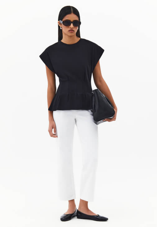  Sıfır Yaka Tişört ve Pantolon Kombini