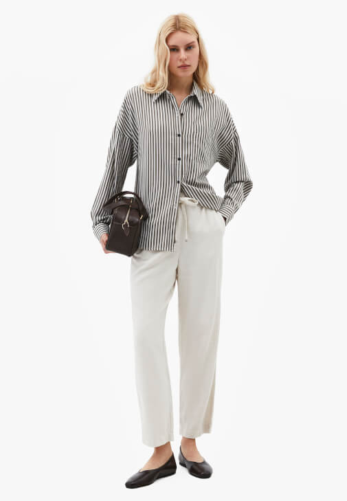  Çizgili Gömlek ve Pantolon Kombini