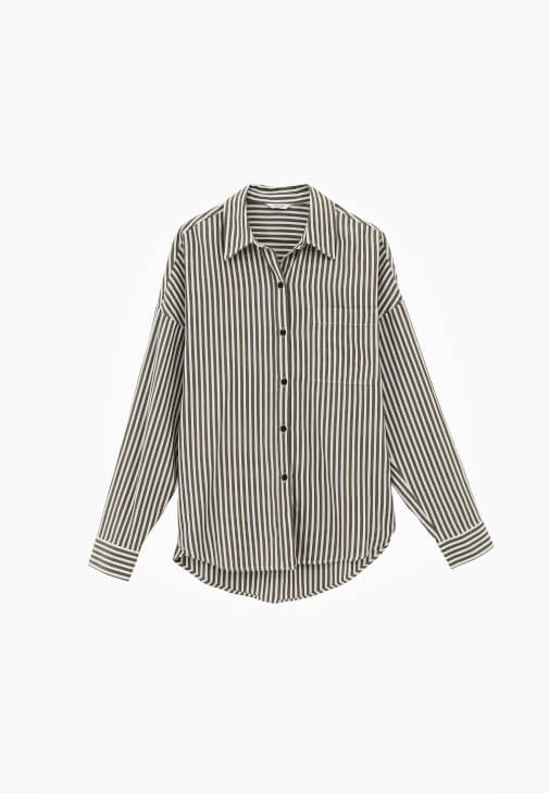 Çizgili Gömlek ve Pantolon Kombini