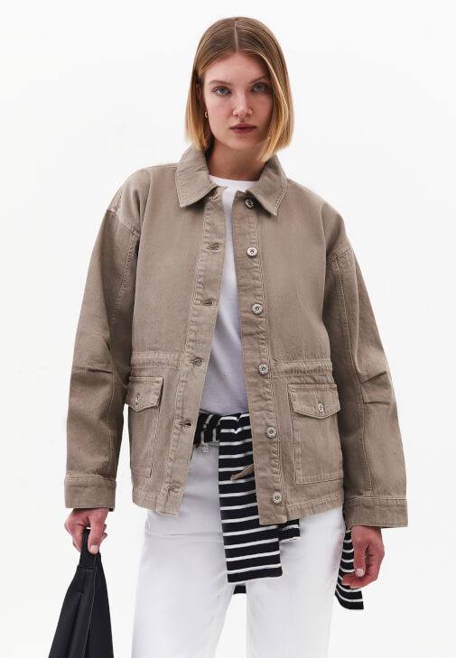 Bej Cep Detaylı Ceket