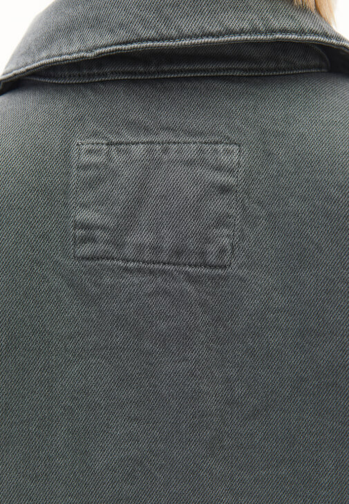 Cepli Ceket ve Şort Kombini