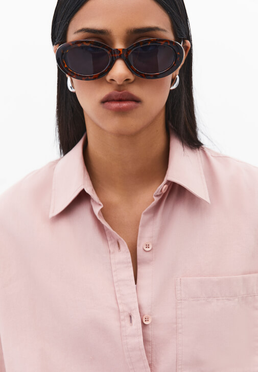 Cepli Gömlek ve Pantolon Kombini