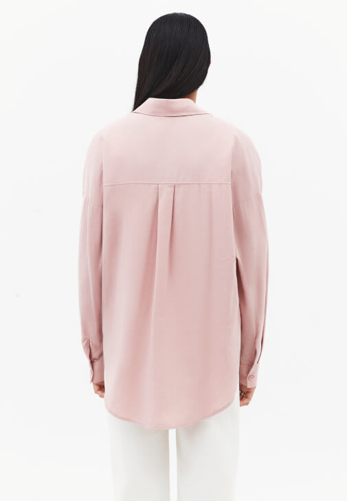 Cepli Gömlek ve Pantolon Kombini