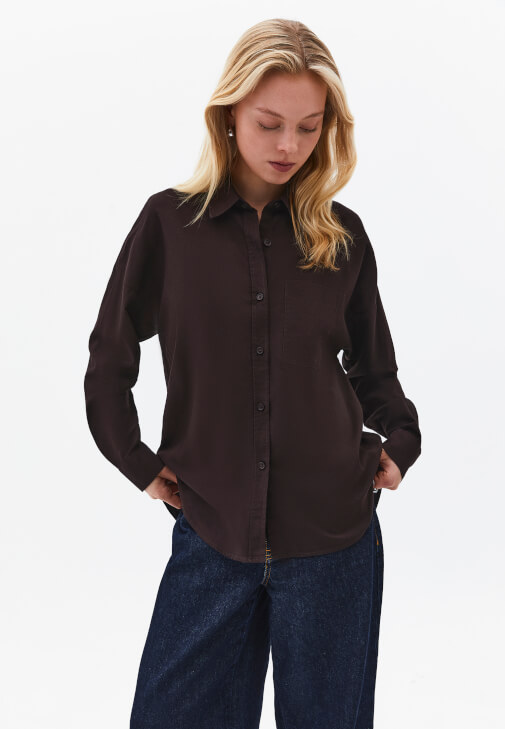 Bol Gömlek ve Barrel-Fit Pantolon Kombini