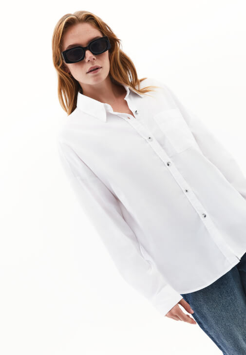 Oversize Gömlek ve Orta Bel Pantolon Kombini