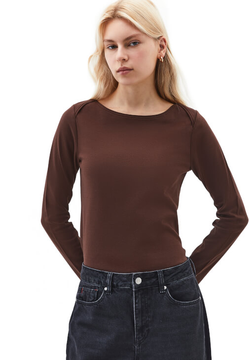 Kahverengi Pamuklu Bot Yaka Tişört