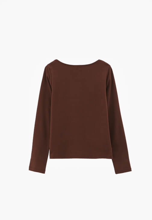 Bot Yaka Tişört ve Barrel-Fit Denim Kombini