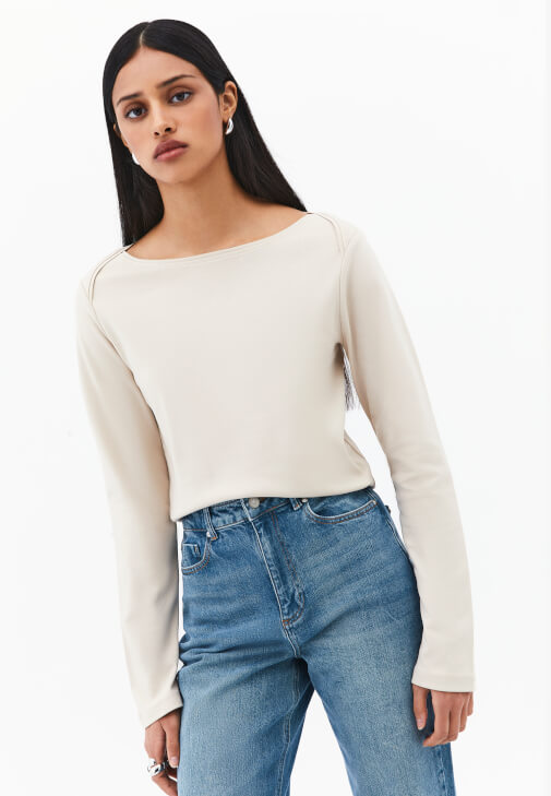 Bej Pamuklu Bot Yaka Tişört