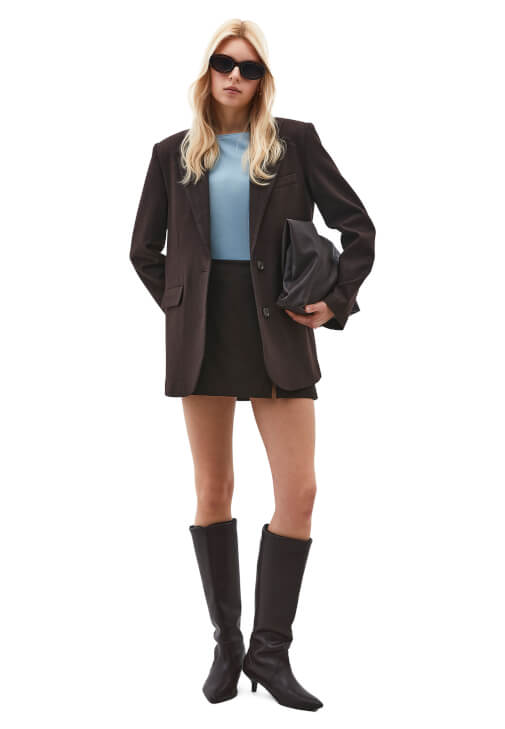  Bot Yaka Tişört ve Şort Etek Kombini