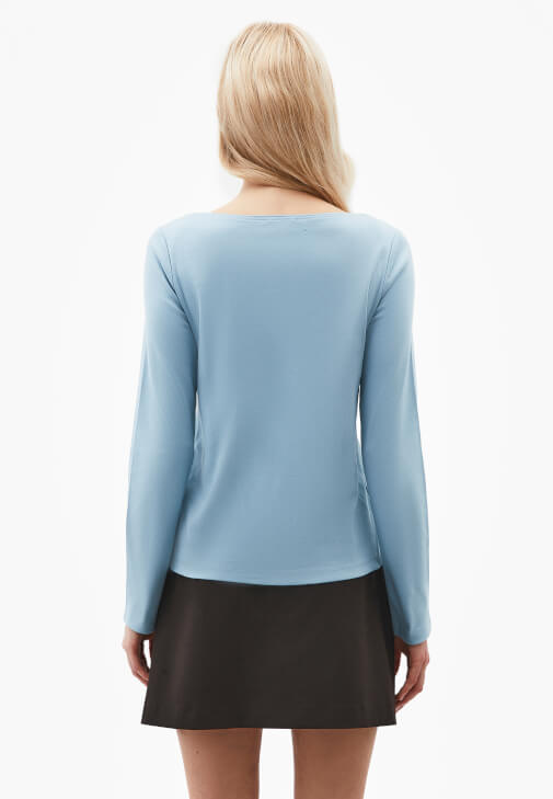 Bot Yaka Tişört ve Şort Etek Kombini