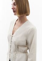 Bayan Krem V Yaka Düğmeli Bluz